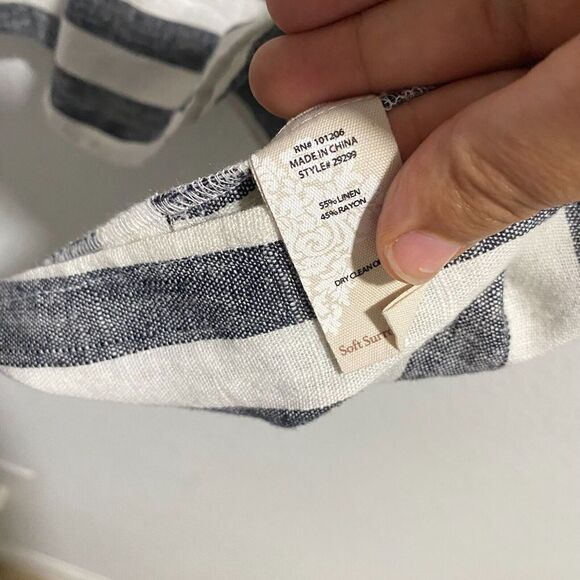 Soft Surroundings Women's Cold Shoulder Sunset Tunic Top Black & White Medium - Picture 10 of 11